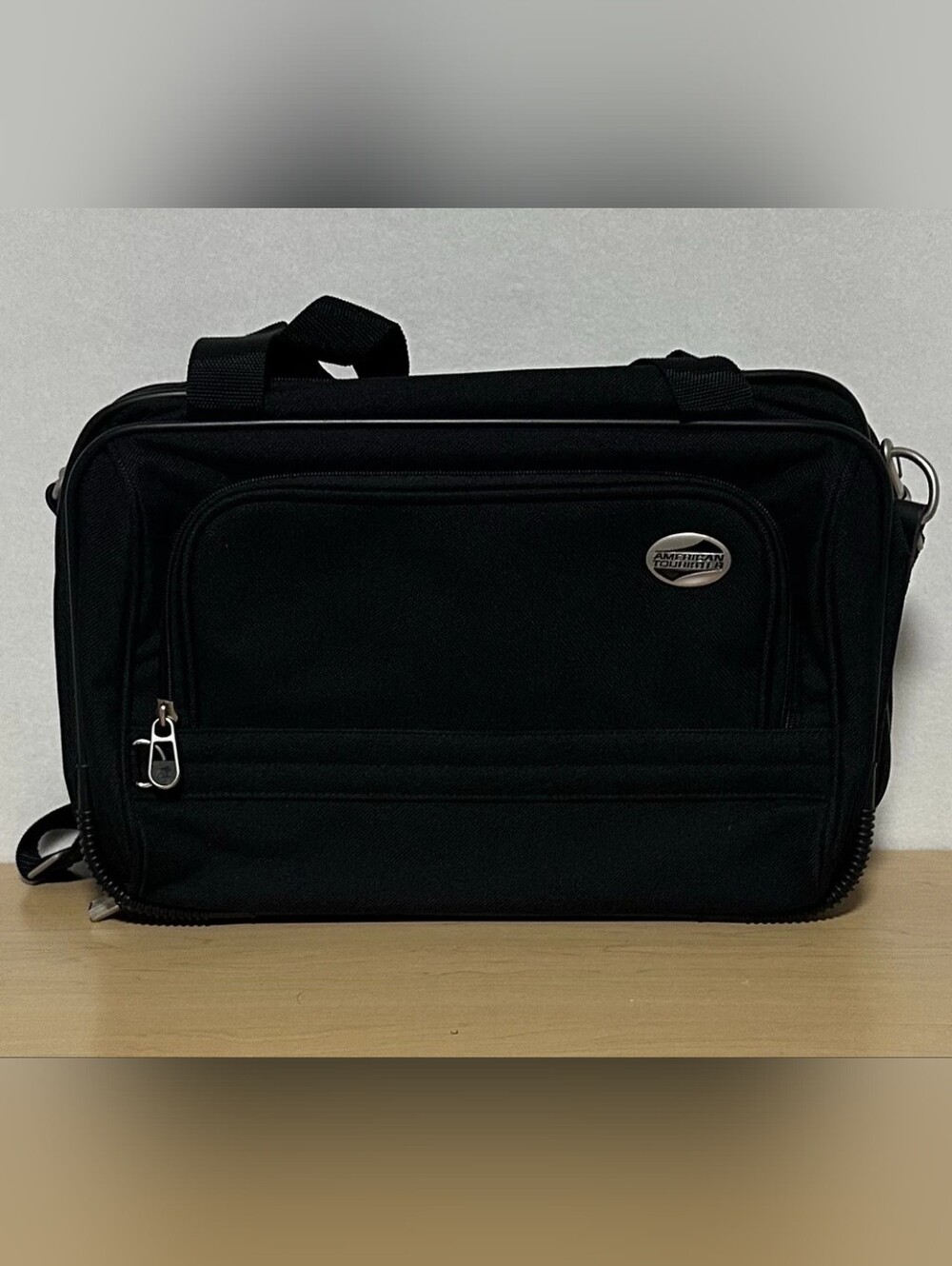 American Tourister Black Men's Travel Tote Bag